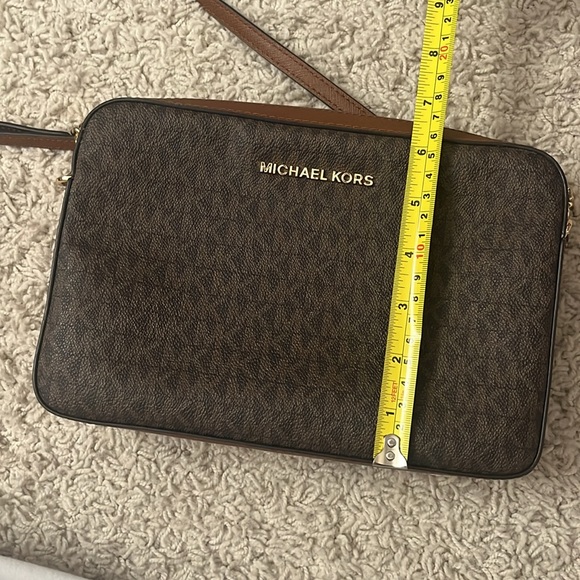 MICHAEL KORS Jet Set Large Logo Crossbody Bag & Wristlet Set in Brown w/ MK Logo - Picture 14 of 16